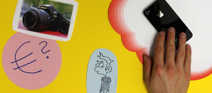 Auf gelbem Hintergrund liegen ein Foto von einer Kamera, ein Kreis mit einem Eurozeichen, eine gemalte Figur und eine Hand mit einem Smartphone.